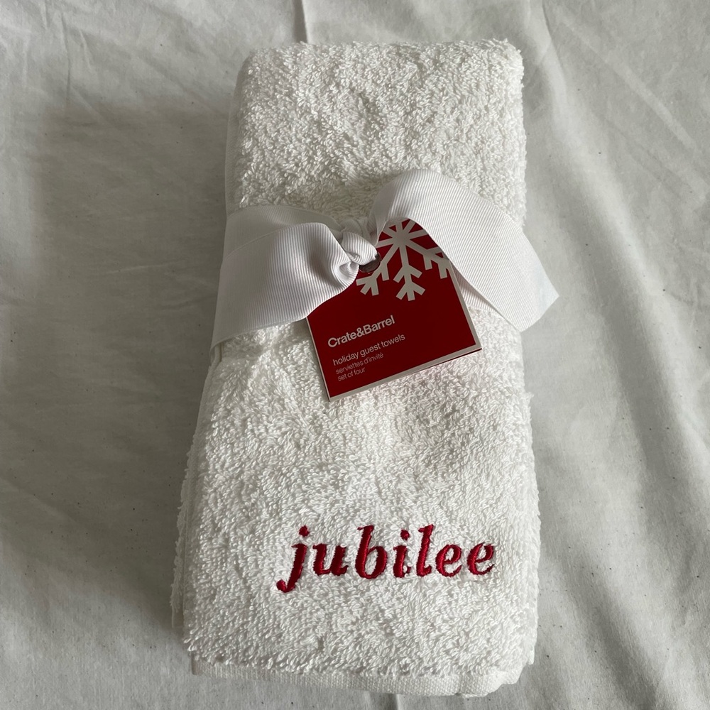 NWT Set of Four Holiday Hand Towels